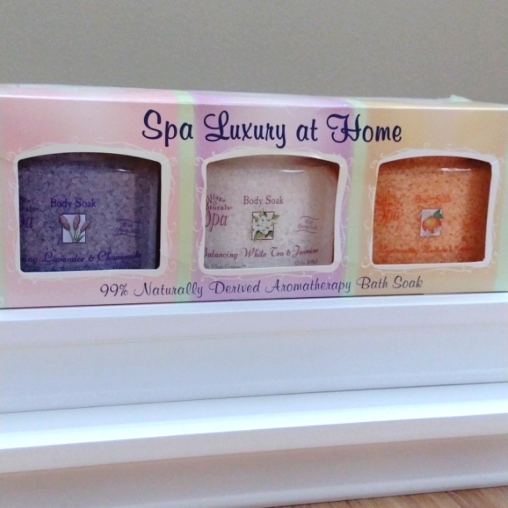 Bath Soak Village Naturals Balancing, Calming, Rejuvenating NWB